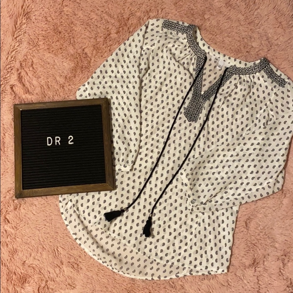 DR 2 NWOT Tassel Blouse